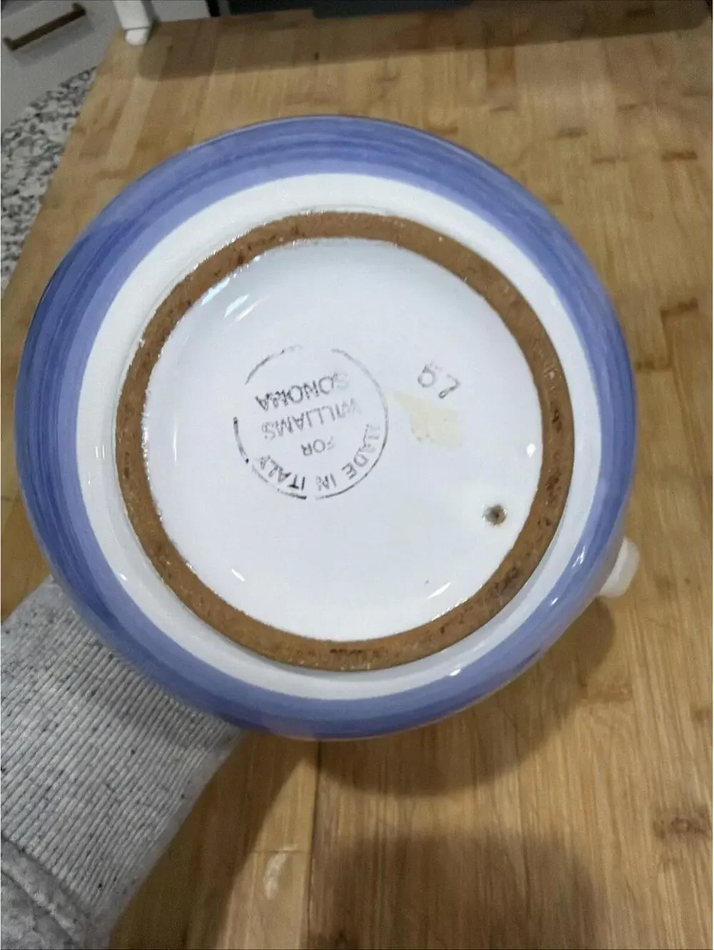 VTG Williams Sonoma Marisol 32 Oz Pitcher 5 3/4” Tall *